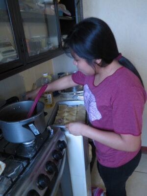 Majo cooking, Guate House